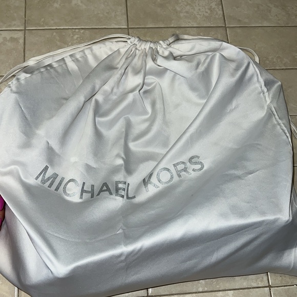 Michael Kors purse - Picture 1 of 6